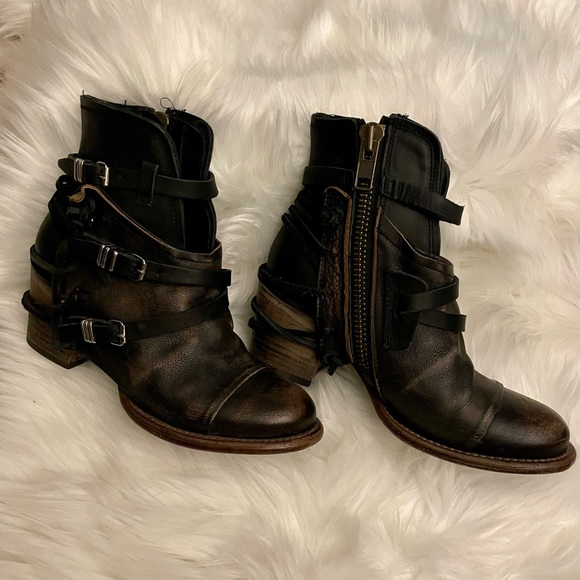Freebird Booties Crue Size 8 Black Distressed * Excellent condition, worn once! - Picture 2 of 12